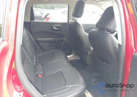 2018 Jeep Compass Latitude 4X4 из США, поврежденный, VIN 3C4NJDBB7JT223360